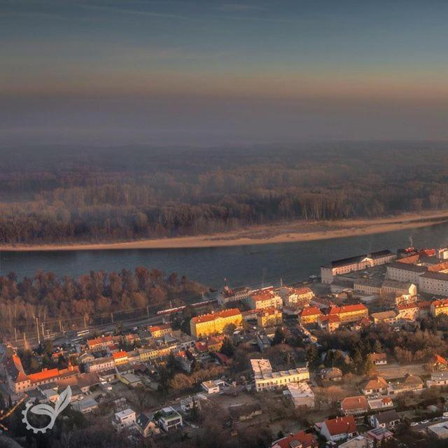 Villa Sunrise Kube Hainburg an der Donau Exterior foto
